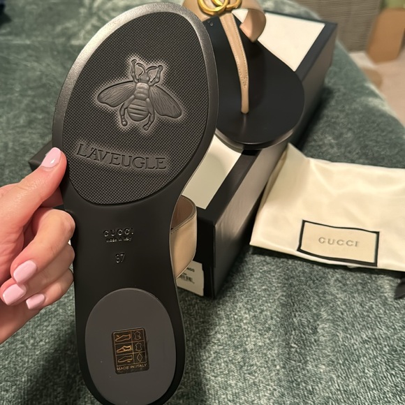 GUCCI LEATHER THONG SANDAL WITH DOUBLE G - Picture 2 of 4